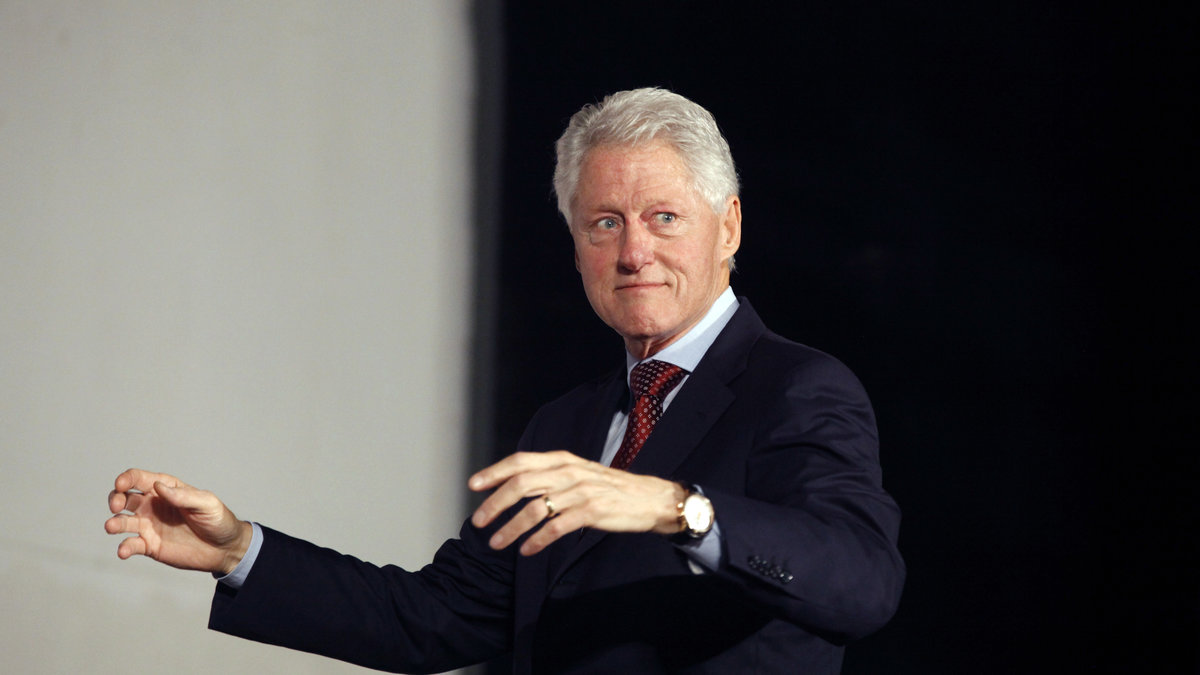 Även maken och expresidenten Bill Clinton har tagit ställning för samkönade äktenskap.