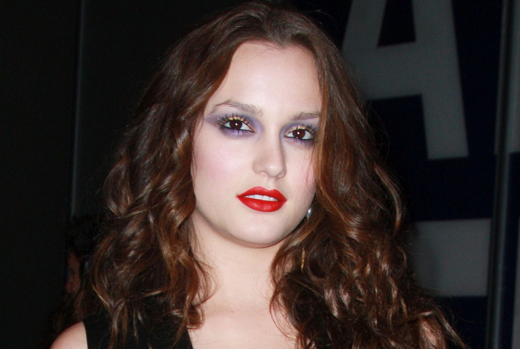 Leighton Meester från Gossip Girl brukar oftast vara supersnygg. Men här när hon maxar med lila ögonskugga och illrött läppstift så påminner hon mer om clownen DET. Leighton Meester från Gossip Girl brukar oftast vara supersnygg. Men här när hon maxar med lila ögonskugga och illrött läppstift så påminner hon mer om clownen DET.