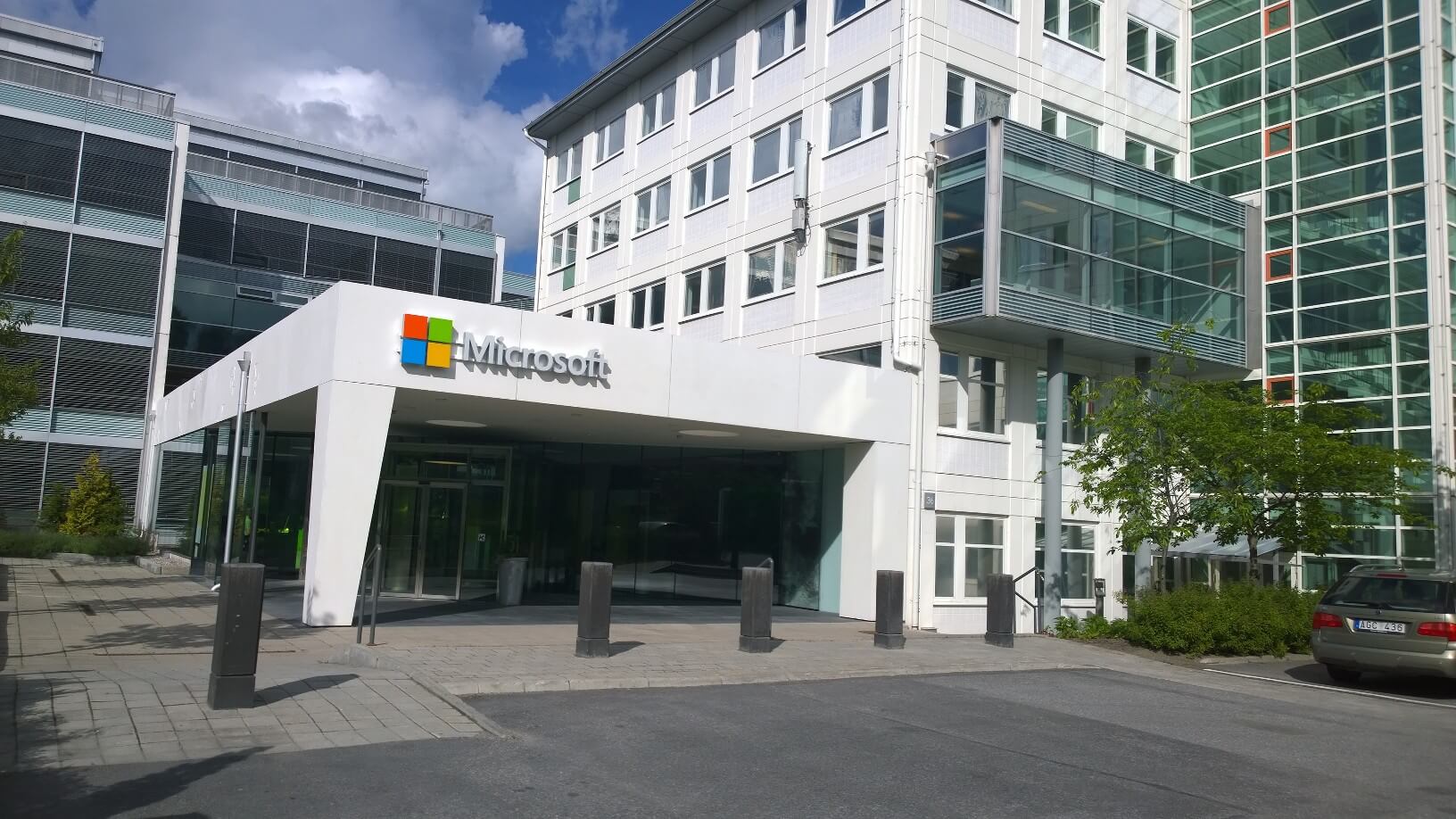 Microsoft har sitt kontor i Kista. Microsoft har sitt kontor i Kista.