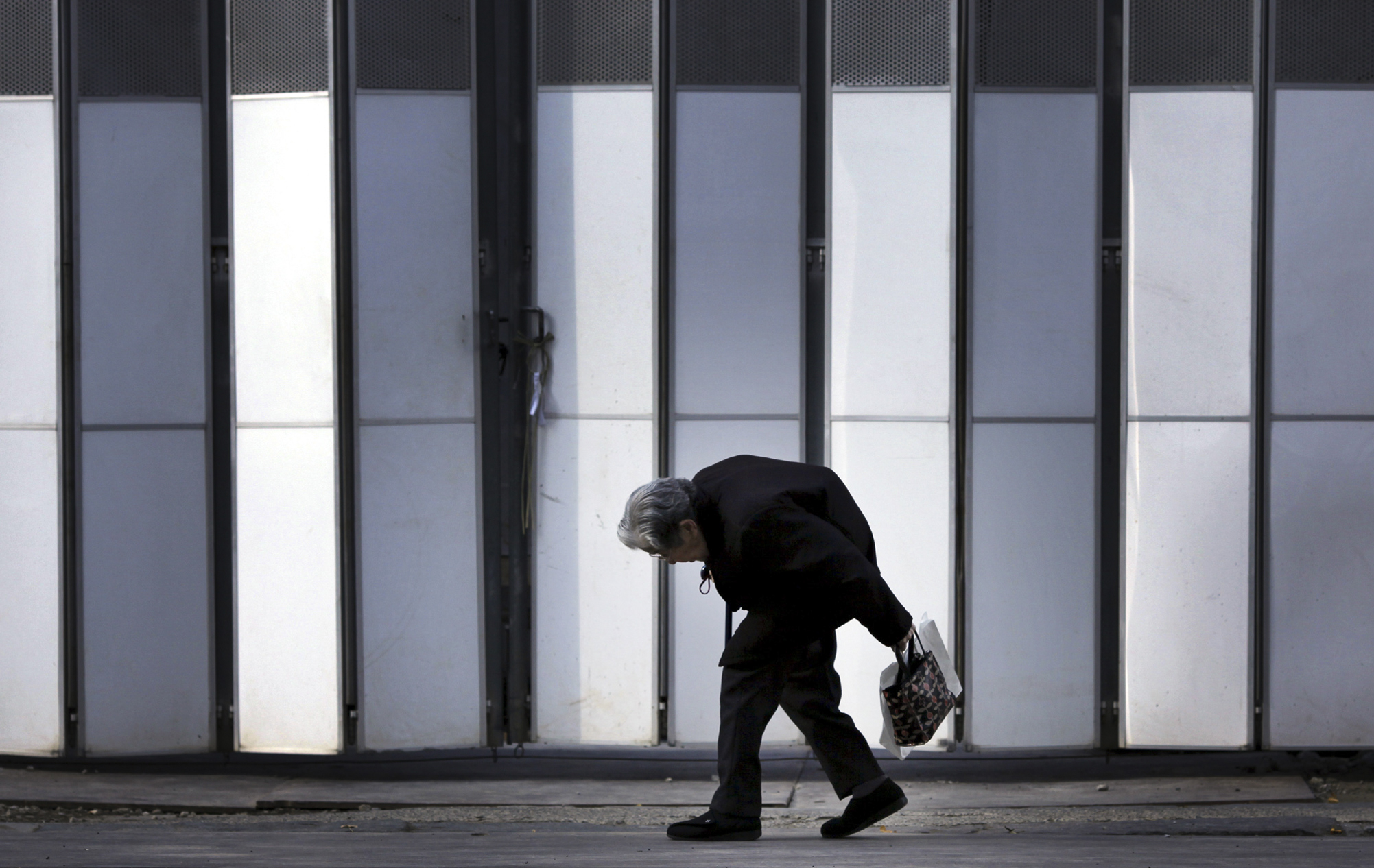 Japan skakas nu av pensionärsbluff. Hundratusentals människor över 100 år går inte att hitta. 