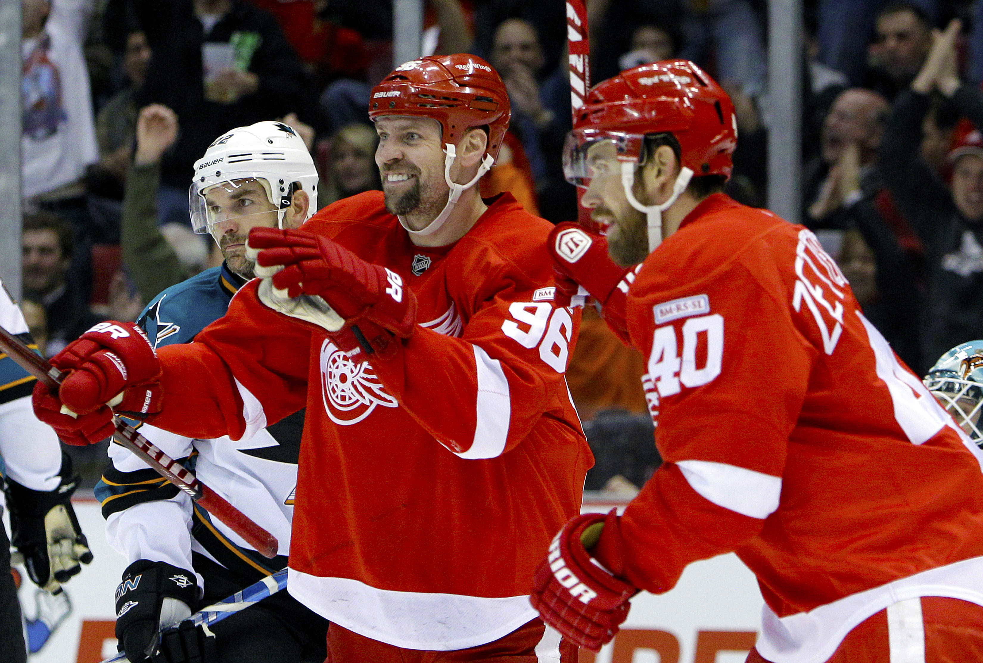 Som Detroit har tillsammans med MTL Maroons. 1936 spelade de drygt 176 minuter vilket nästan tre hela hockeymatcher. Hade Henrik Zetterberg och Tomas Holmström orkat det? Som Detroit har tillsammans med MTL Maroons. 1936 spelade de drygt 176 minuter vilket nästan tre hela hockeymatcher. Hade Henrik Zetterberg och Tomas Holmström orkat det?