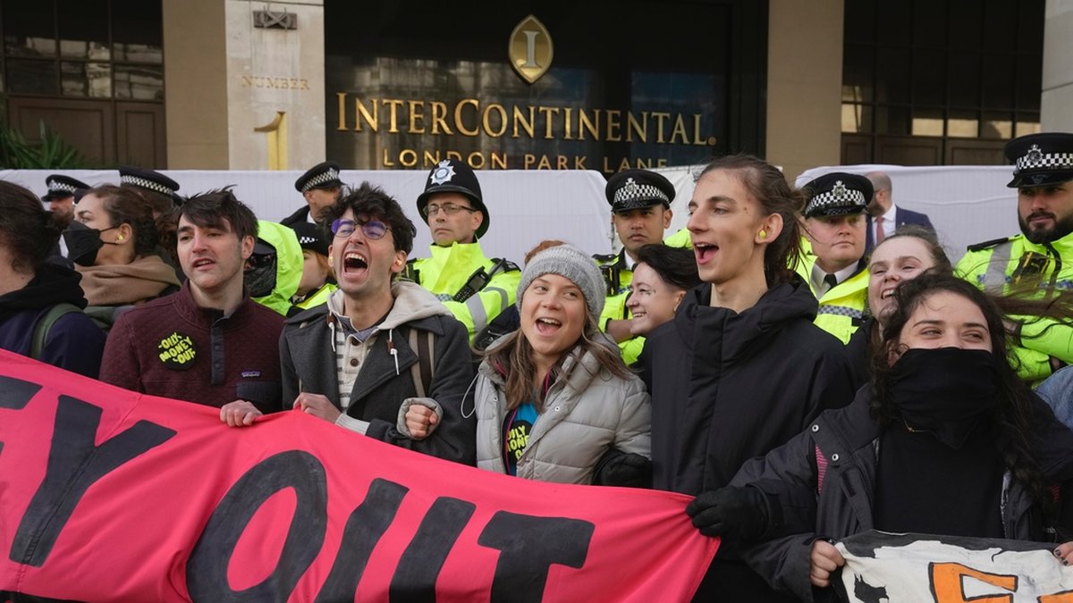 Greta Thunberg under protestaktionen i London i måndags.