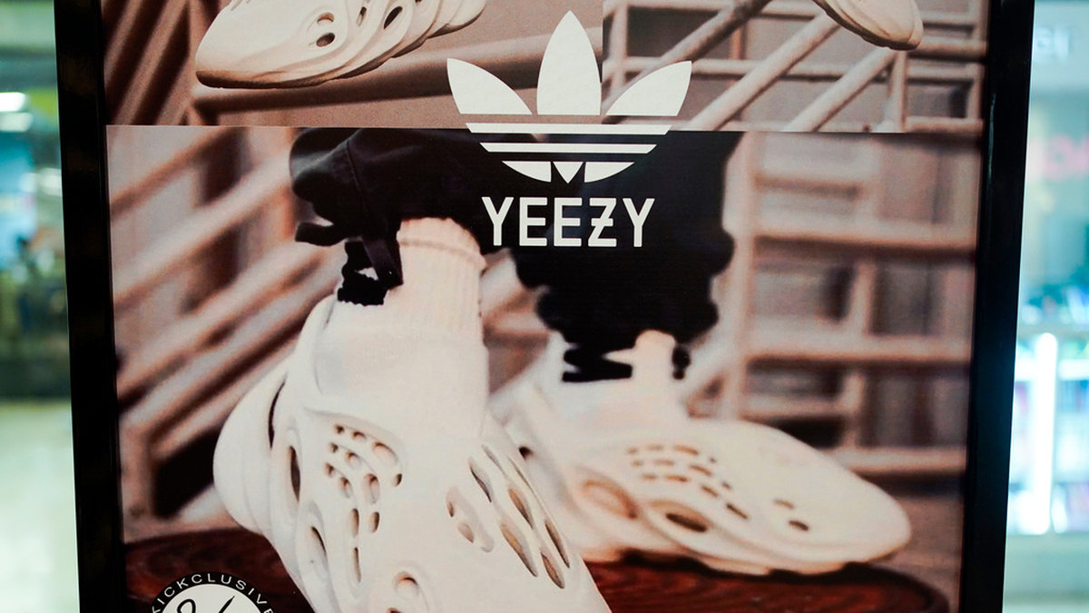 Yeezy-skor, i samarbete med rapparen Kanye West, drogs tillbaka och kostade Adidas stora summor. Arkivbild.