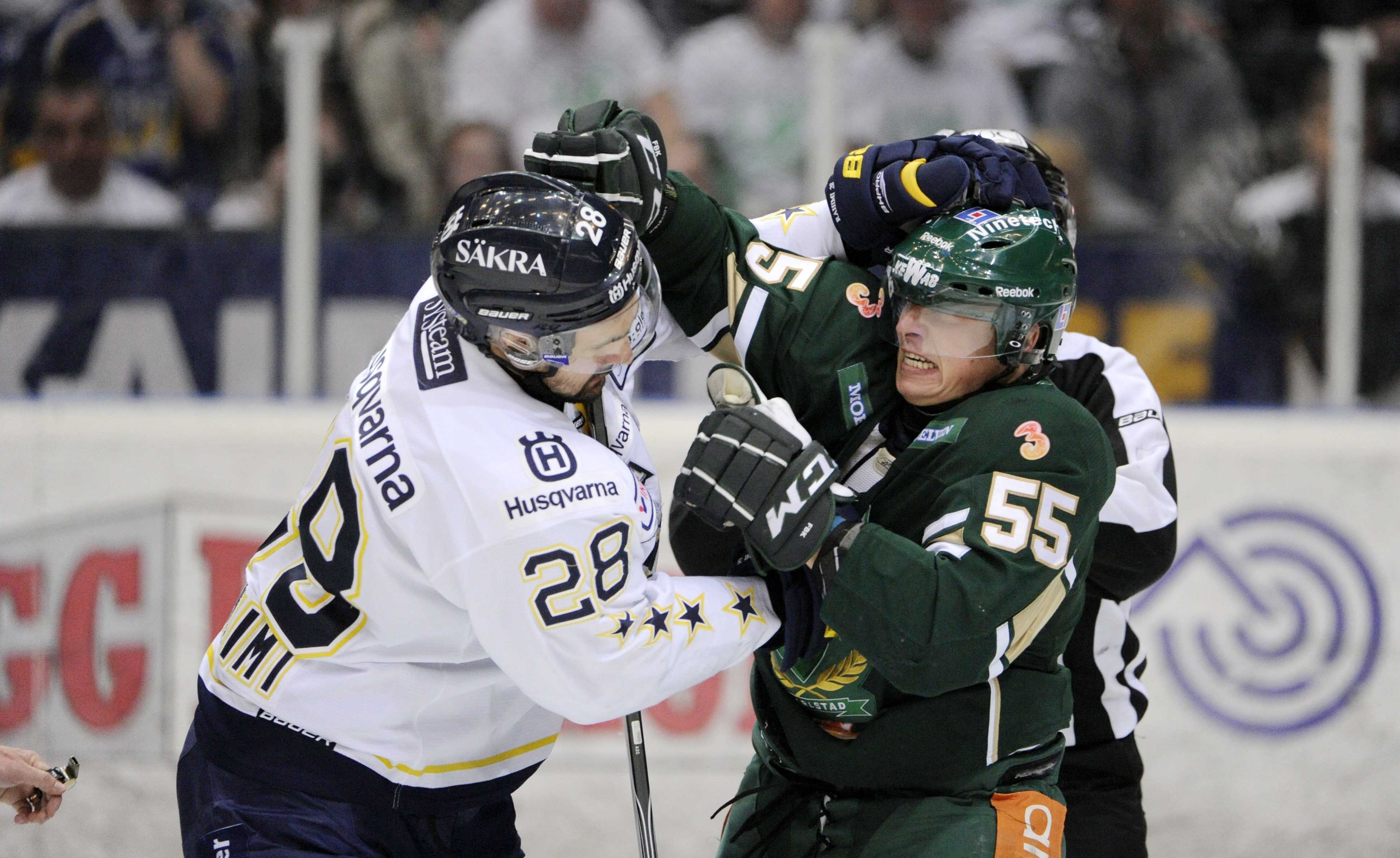 Martin Sevc har varit inblandad i mycket bråk under kvartsfinalseriens gång. Nu väntar match sex mellan Färjestad och HV 71. Matchen spelas i Karlstad och visas i Canal Plus Sport 1. Martin Sevc har varit inblandad i mycket bråk under kvartsfinalseriens gång. Nu väntar match sex mellan Färjestad och HV 71. Matchen spelas i Karlstad och visas i Canal Plus Sport 1.