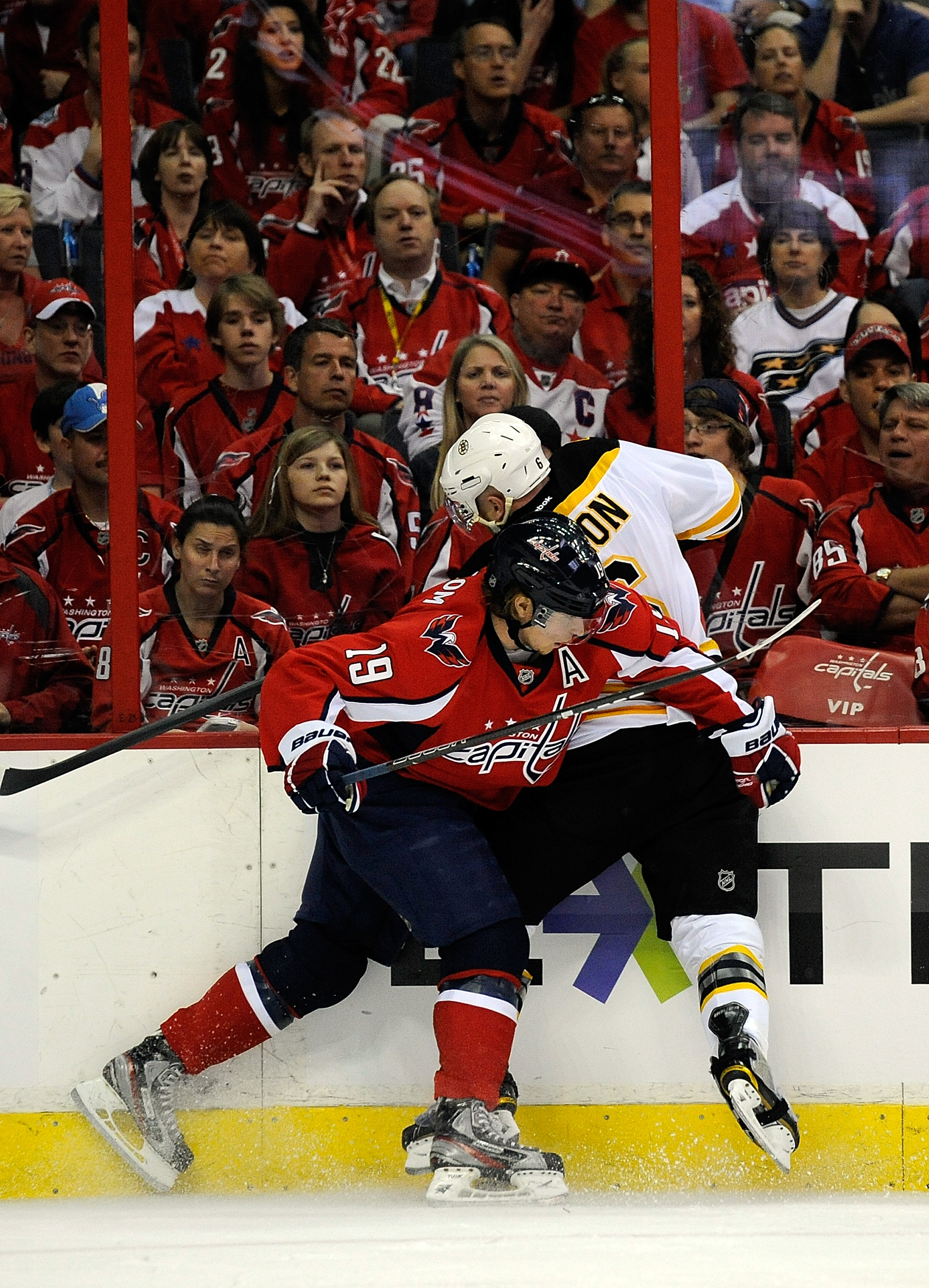 Nicklas Bäckström mäktade med en assist till Capitals 3-3-mål. Förlusten innebär att Boston leder matchserien med 2-1. Nicklas Bäckström mäktade med en assist till Capitals 3-3-mål. Förlusten innebär att Boston leder matchserien med 2-1.