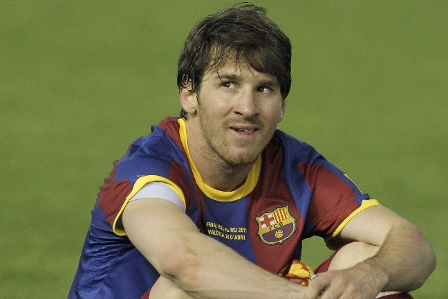 Lionel Messi deppade efter matchen mot Real Madrid, men nu kan han åtminstone fira att han gjort ett halvt sekel mål.