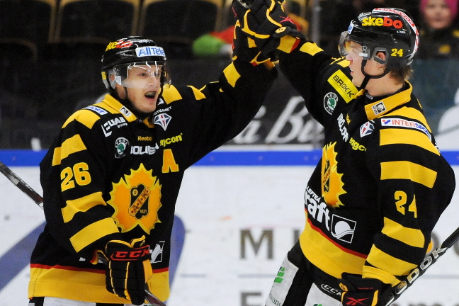 Skellefteå gick segrande ur toppmötet med Färjestad. Skellefteå gick segrande ur toppmötet med Färjestad.