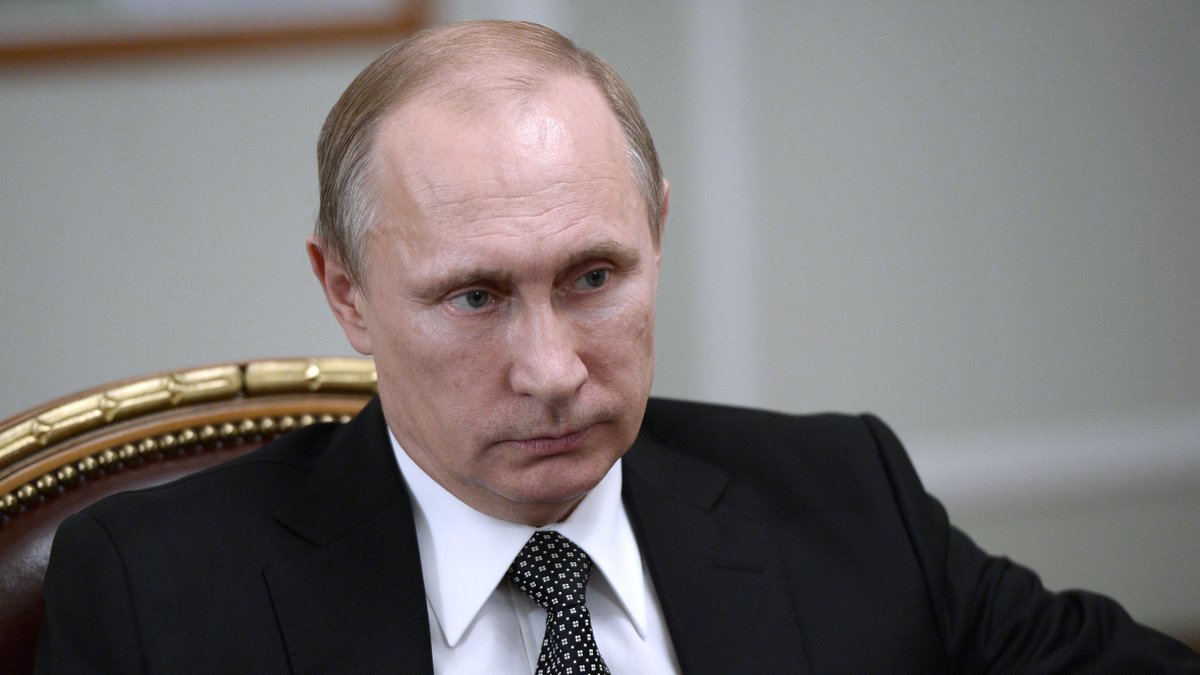 Experter tror att Putin vill visa sin makt.