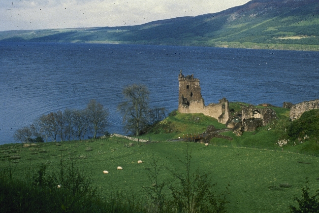 Loch Ness är Skottlands näst största sjö.