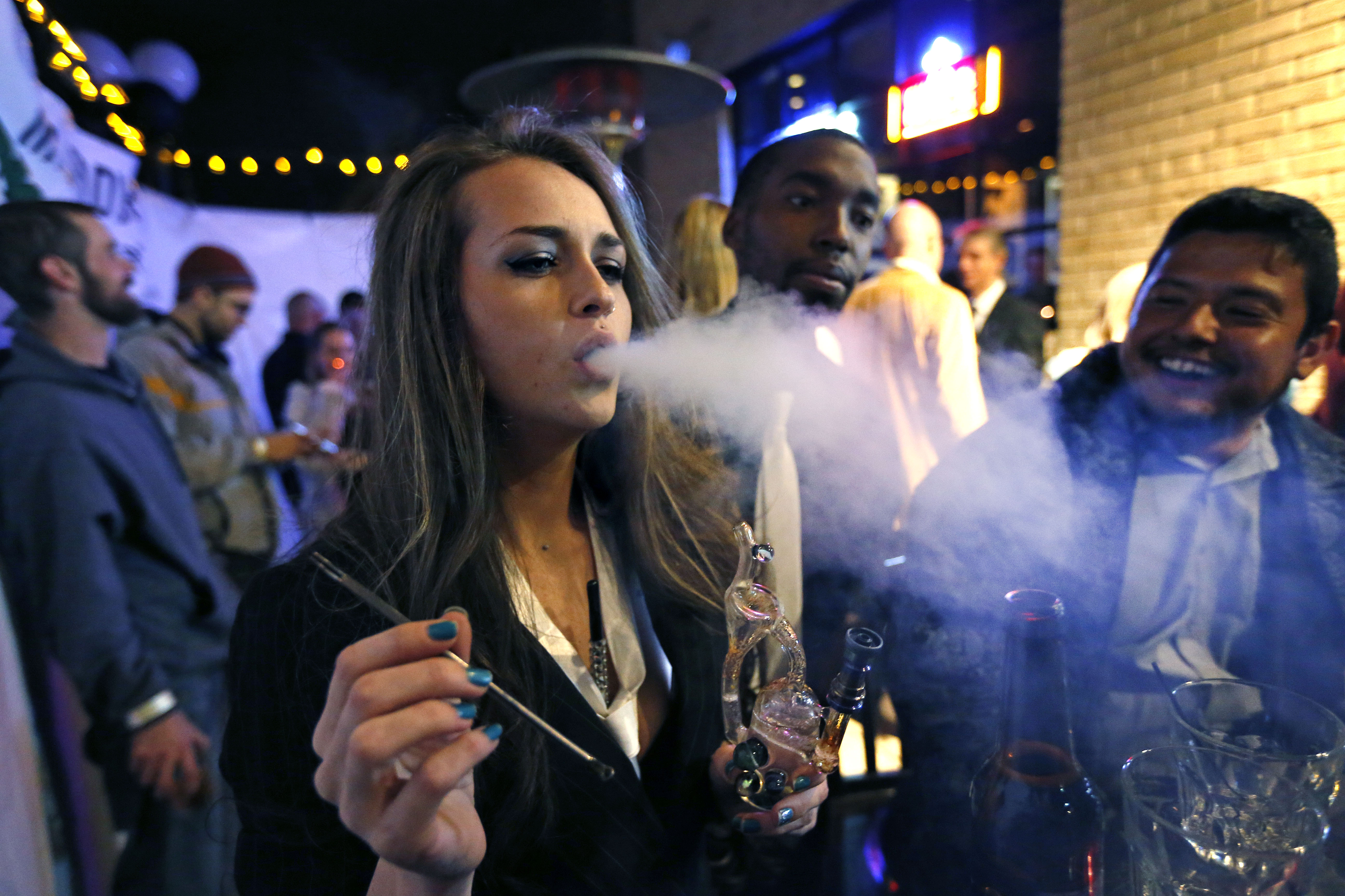Festande ungdomar i Colorado efter att marijuanalegaliseringen trätt i kraft.