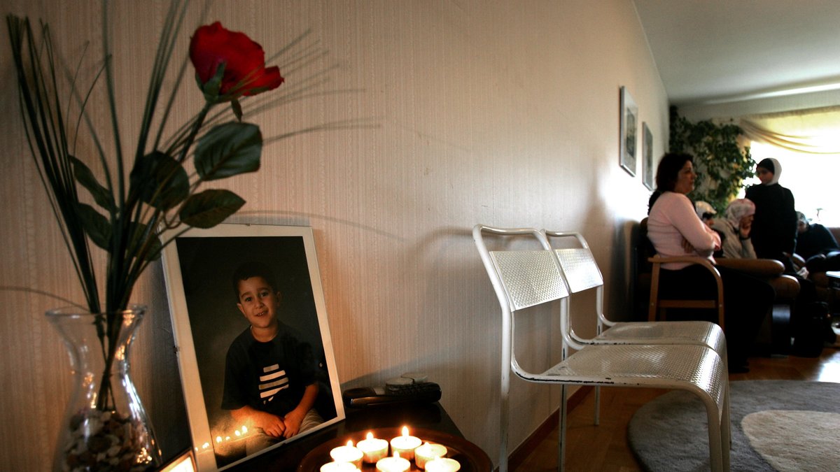 Åttaårige Mohammed mördades med flera knivhugg av en okänd gärningsman.
