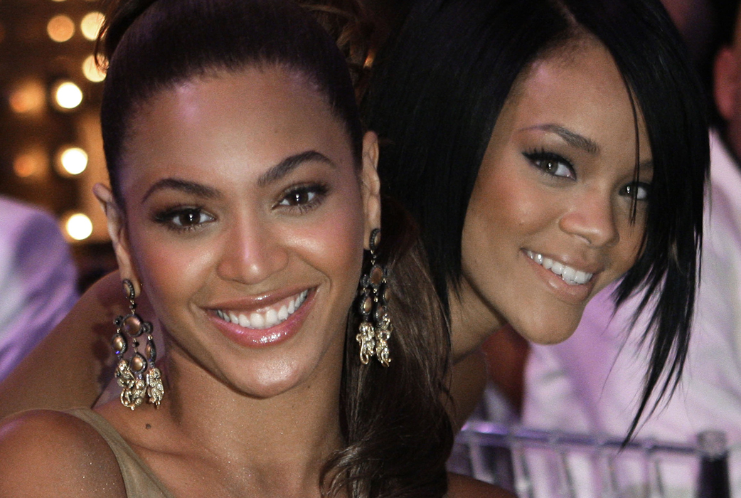 Beyonce och Rihanna på MTV Video Awards år 2007. Beyonce och Rihanna på MTV Video Awards år 2007.