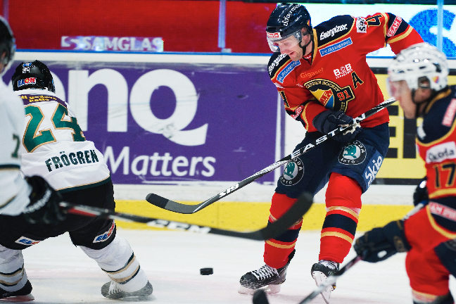 Efter en och en halv period var matchen redan över. Efter en och en halv period var matchen redan över.
