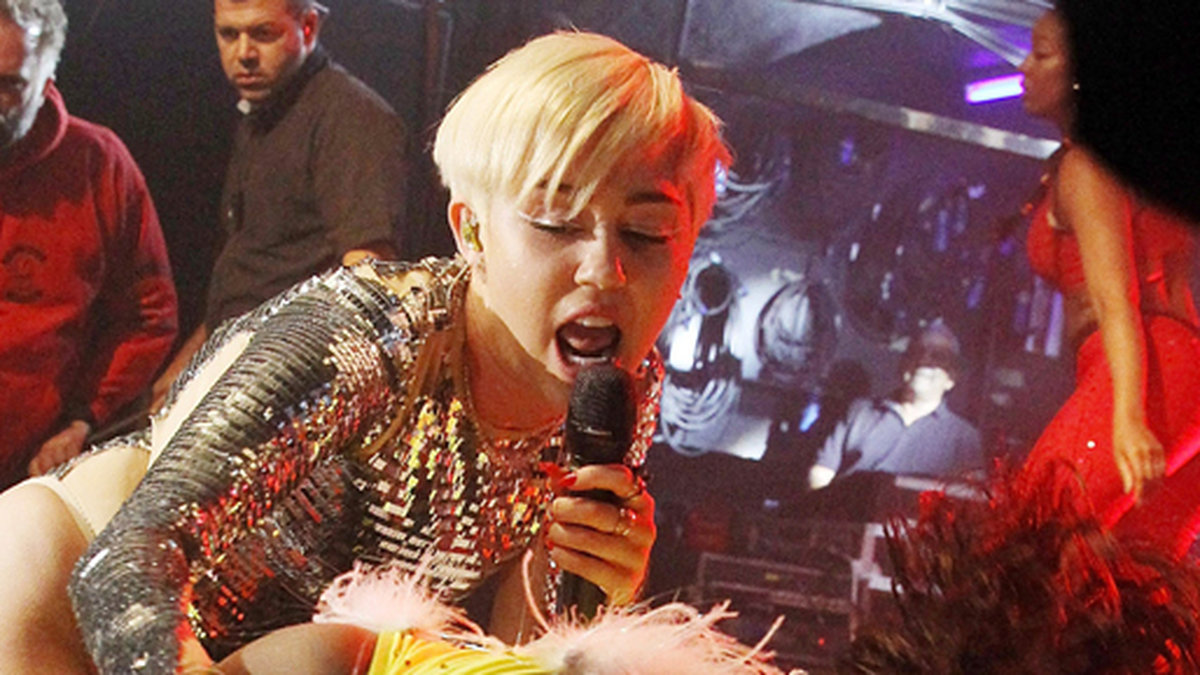 Så här såg det ut när Miley uppträdde på nattklubben G-A-Y i London. 