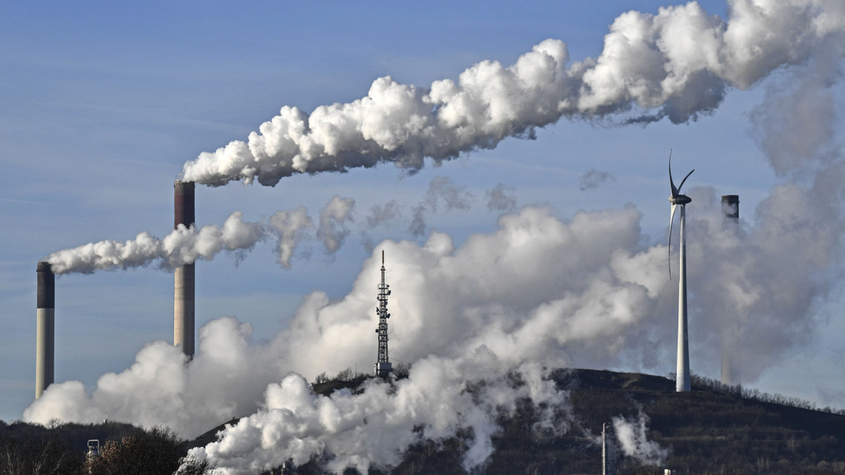 Utsläpp av koldioxid via förbränning av fossila bränslen är den viktigaste orsaken till klimatets nuvarande förändring. Arkivbild från Tyskland.