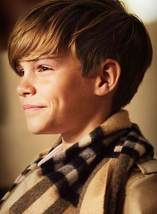 David och Victoria Beckhams son Romeo gör sin modelldebut för Burberry. David och Victoria Beckhams son Romeo gör sin modelldebut för Burberry.