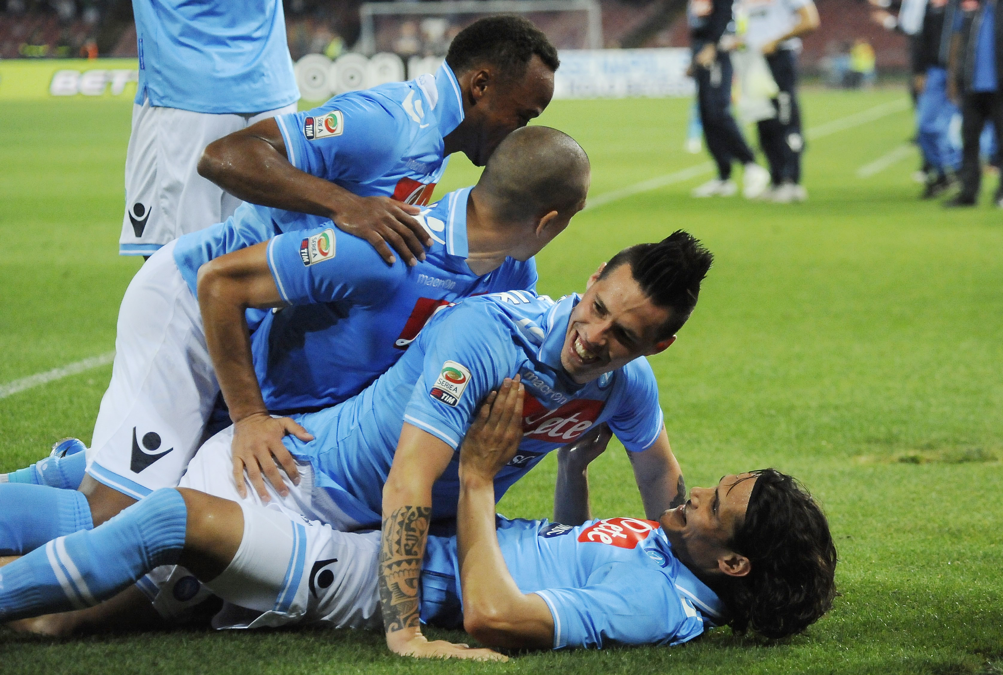 Napoli möter Bologna på bortaplan. 15:00 på TV11. Napoli möter Bologna på bortaplan. 15:00 på TV11.