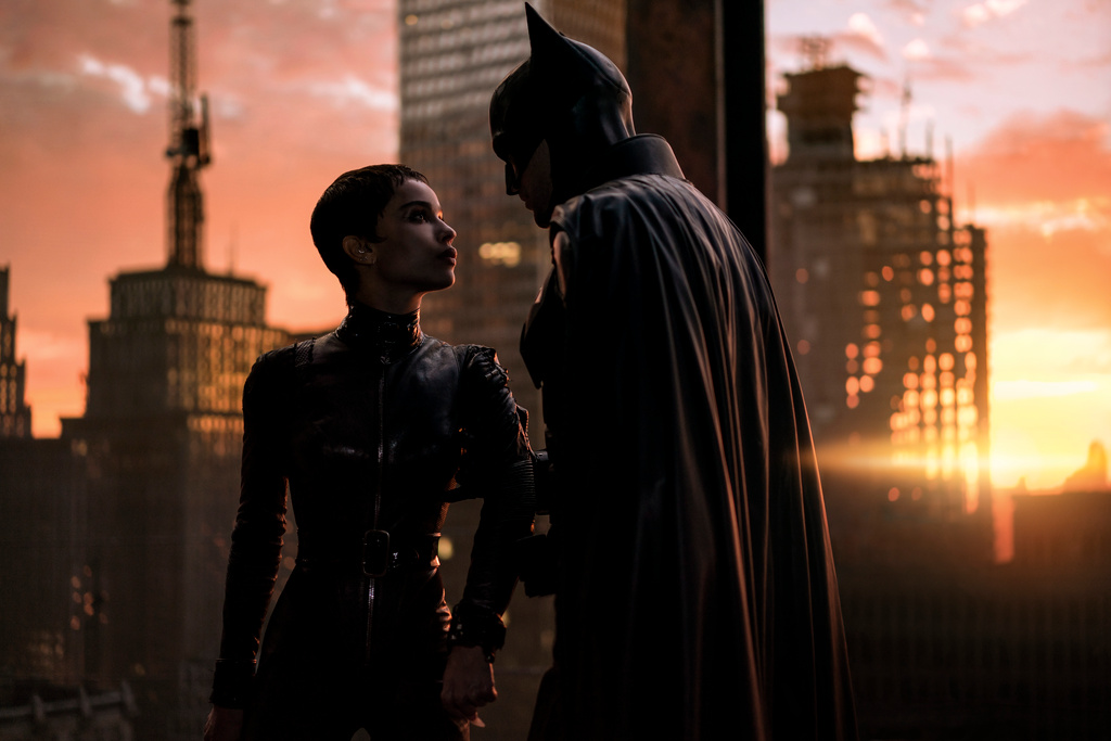 Catwoman (Zoë Kravitz) och Batman (Robert Pattinson) har en sprakande kemi i 'The Batman'. Pressbild.