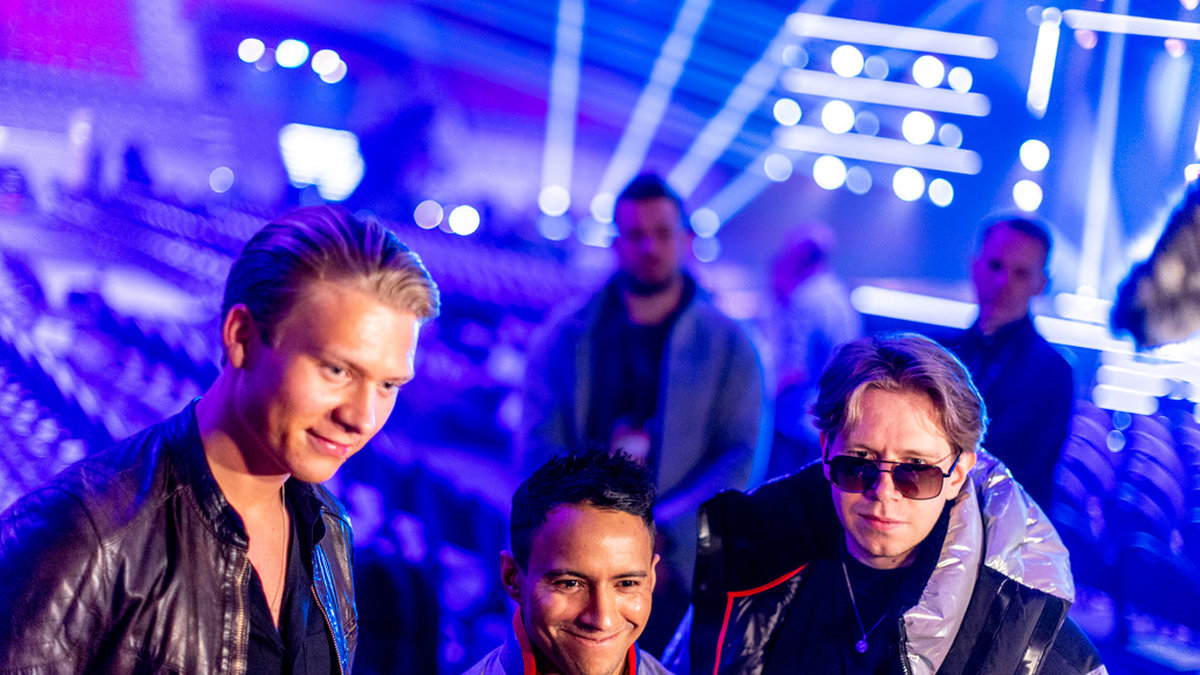 Adam Woods, Jon Henrik Fjällgren, och Arc North tävlar tillsammans i Melodifestivalen. För Woods (till vänster) är det första gången på scen.