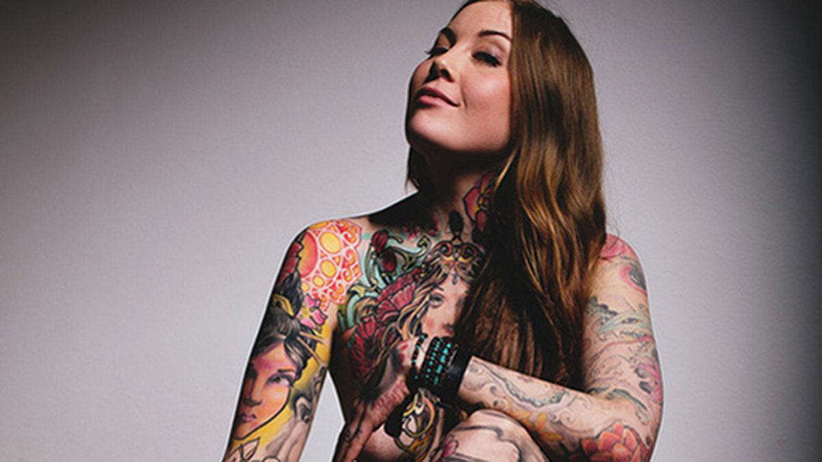 Ebba gjorde sin första tatuering som 15-åring – något hon inte råder andra att göra. Vänta tills du är 18 år, är Ebbas råd.