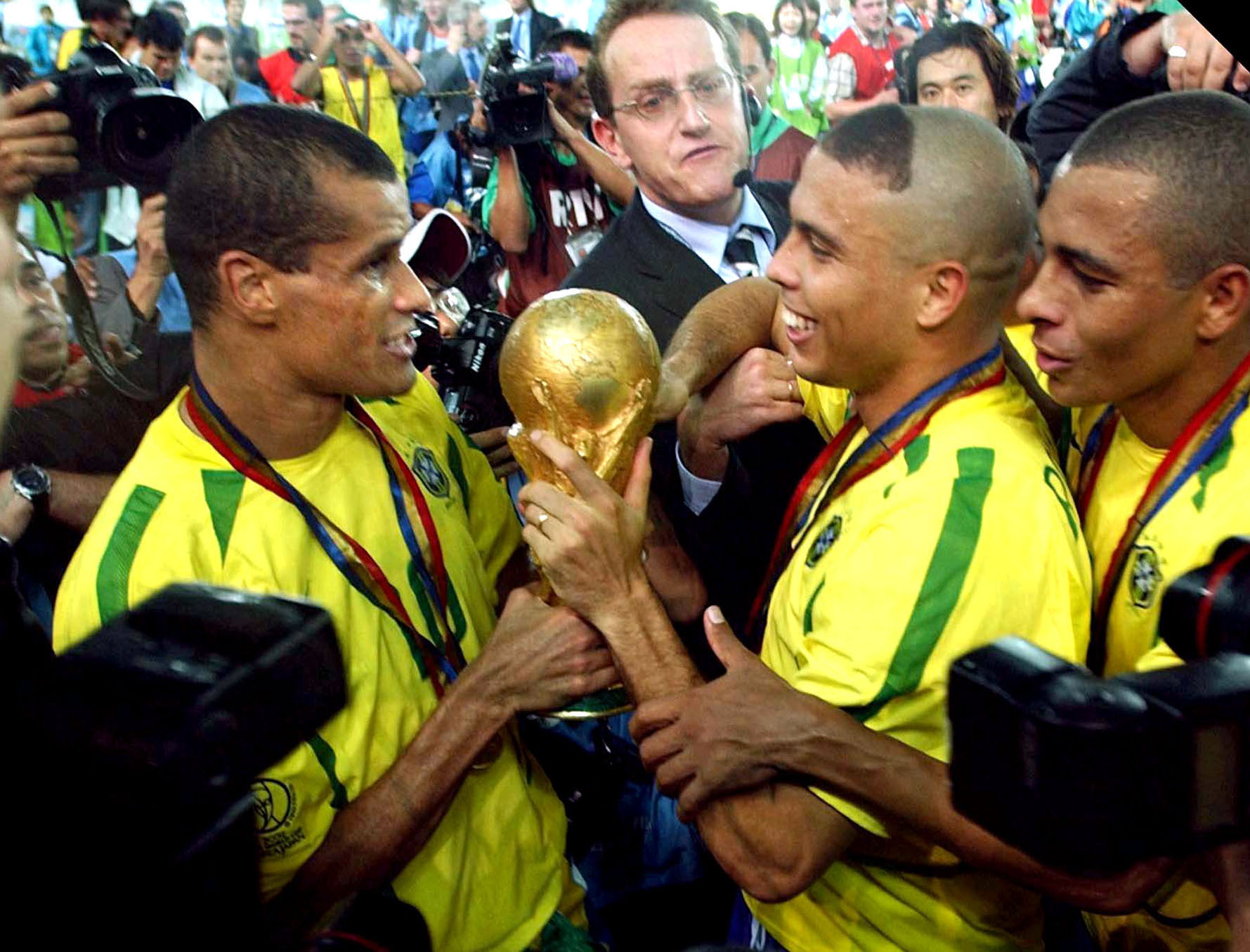 Kan man klanka ner på VM-vinnande frisyr? Ja. Det kan man. Ronaldos lugg är numer ikonisk, men ack så ful. Kan man klanka ner på VM-vinnande frisyr? Ja. Det kan man. Ronaldos lugg är numer ikonisk, men ack så ful.