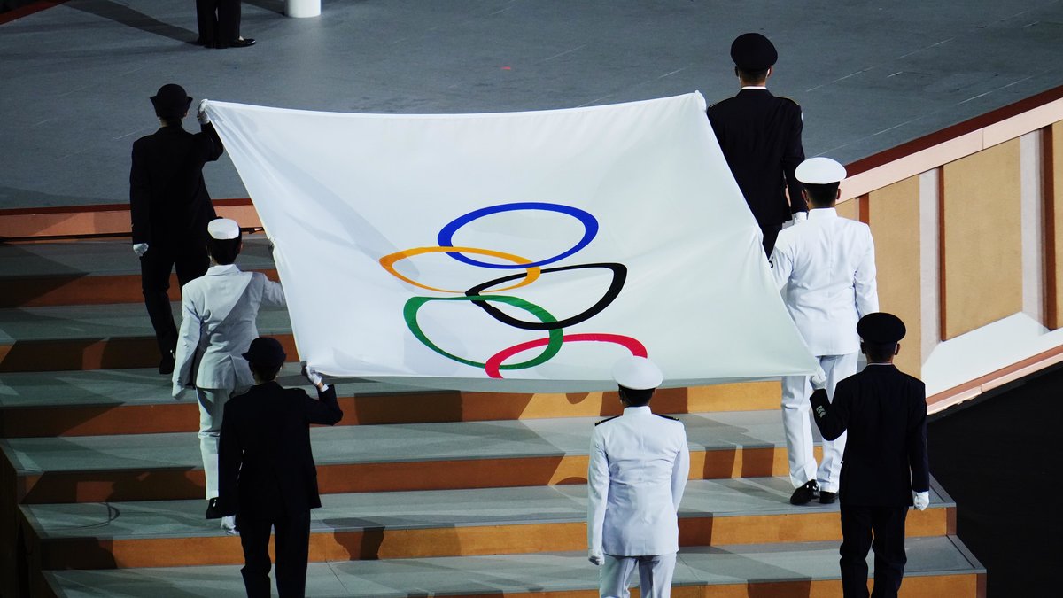 Två länder bröt mot coronarestriktionerna under OS-invigningen. 
