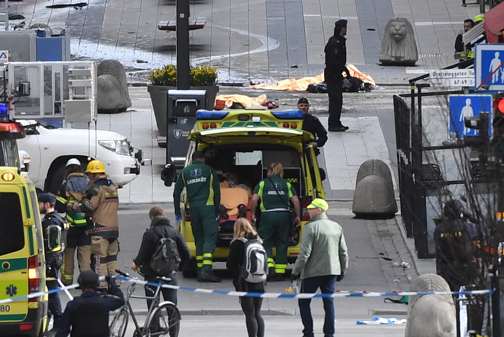 Ambulanspersonalen var snabbt på plats. Ambulanspersonalen var snabbt på plats.