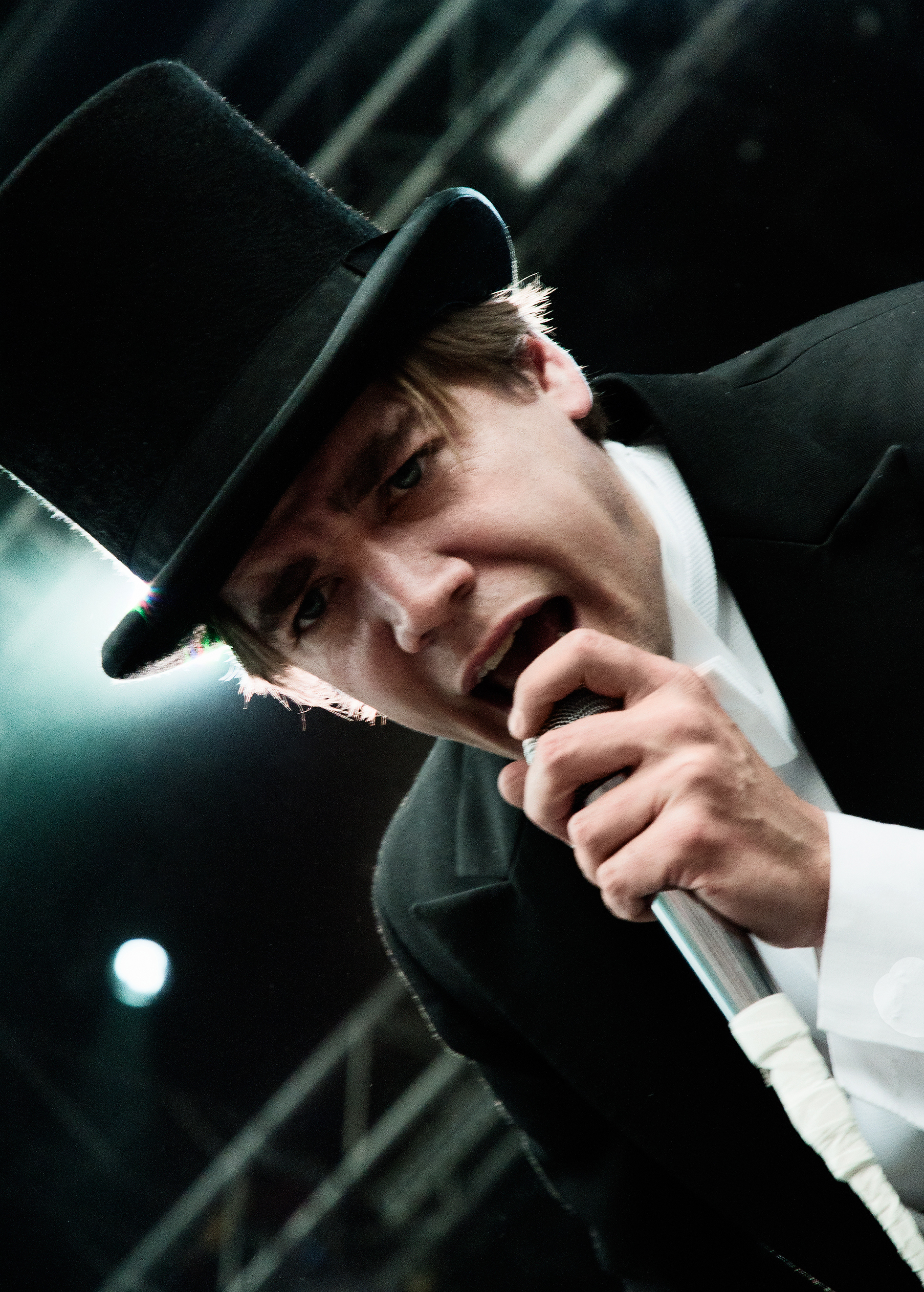 The Hives med Pelle Almqvist i spetsen levererade en sedvanligt spexig och kaxig show. The Hives med Pelle Almqvist i spetsen levererade en sedvanligt spexig och kaxig show.