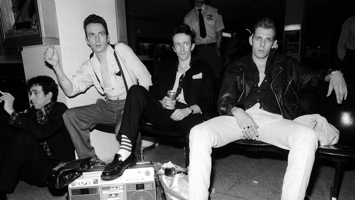 The Clashs stora framgångar ledde till problem. 1982 släppte bandet singeln ”Rock the Casbah” som gjorde att bandet blev ett populärt punkband. Låten var skriven av trummisen Topper Headon, men efter succén kom man till ett slut. Medlemmarna kunde aldrig komma överens om vilken väg de skulle välja, därför bestämde de sig för att gå skilda vägar. Turerna kring bandet har varit fram och tillbaka sedan dess och medlemmarna har i stället gjort flera soloprojekt. 