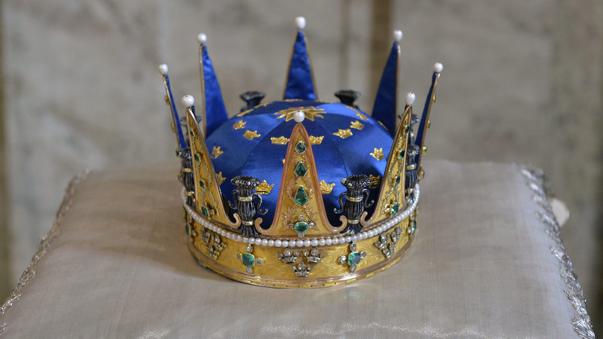 Prins Karls krona under vigseln. 