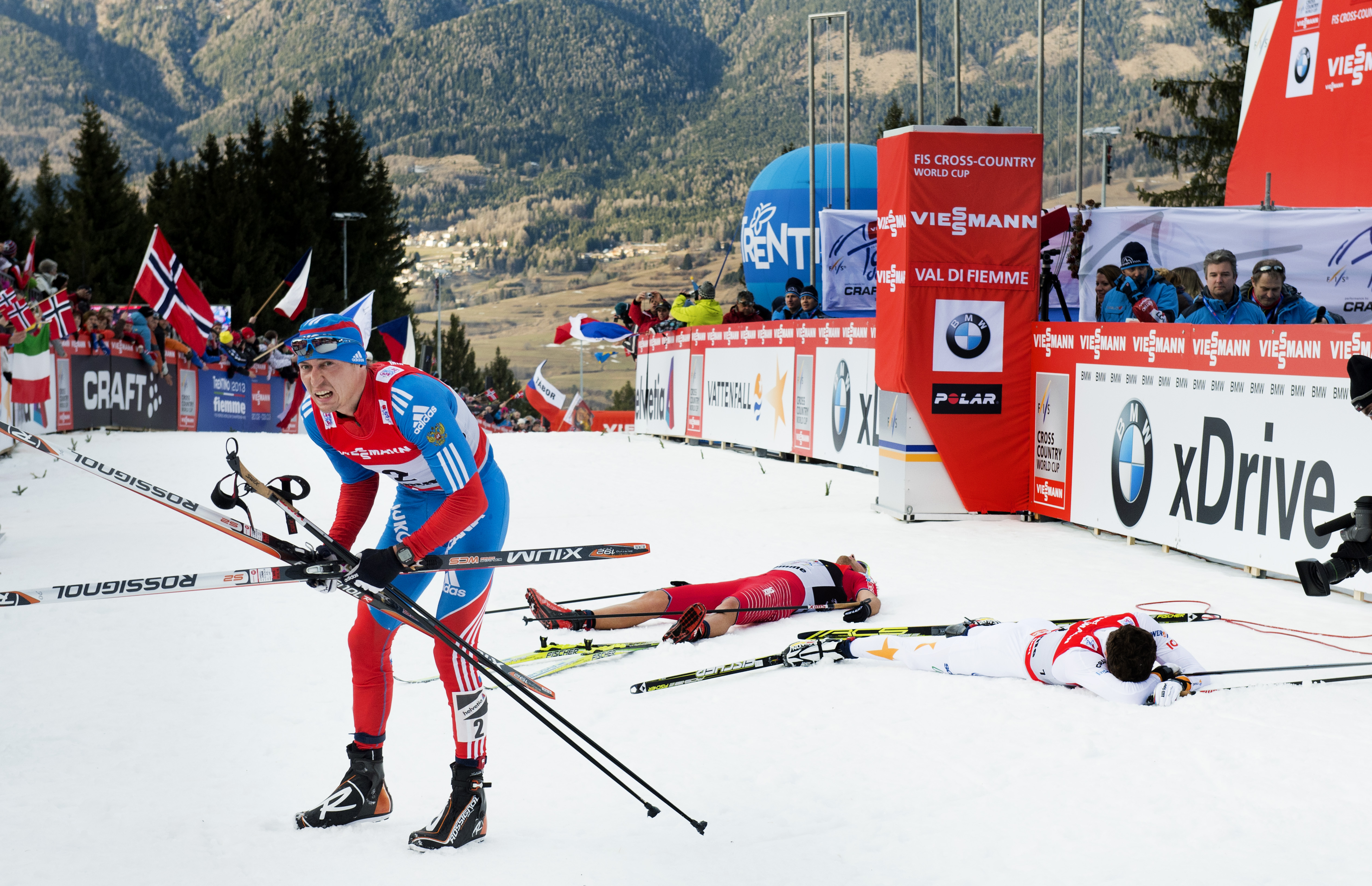 Vinnaren Alexander Legkov verkar ha mer kraft kvar än Northug och Hellner... Vinnaren Alexander Legkov verkar ha mer kraft kvar än Northug och Hellner...