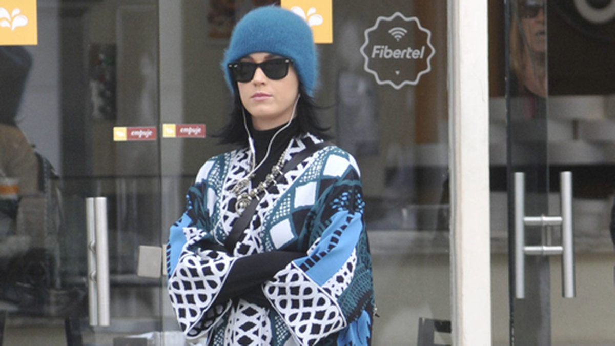 Tittut, vem där? Jo, det är Katy Perry som strosar runt i Buenos Aires. 