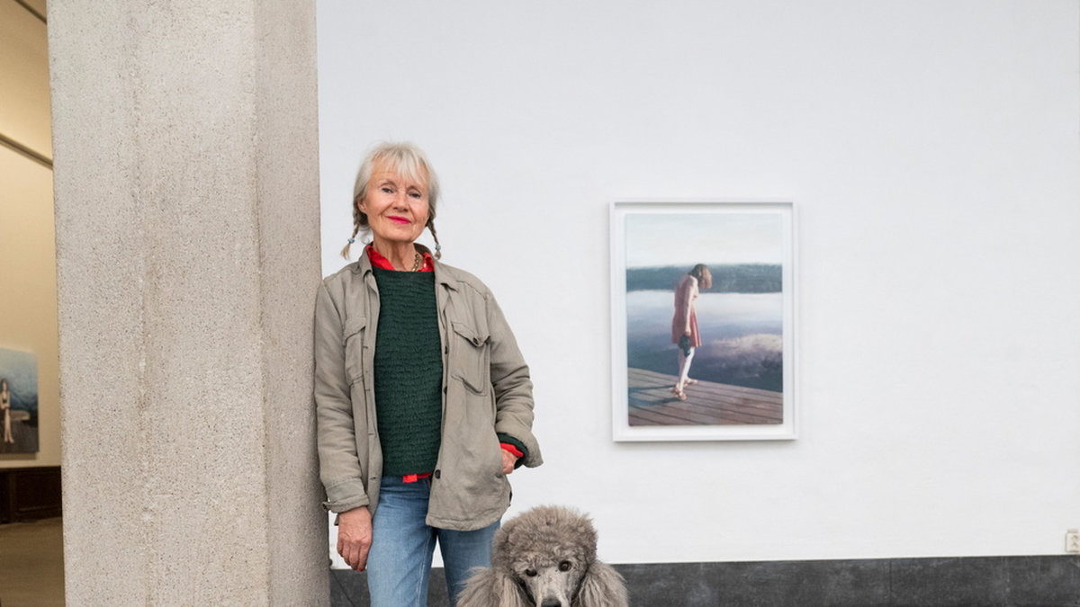 Karin Broos målar tio till tolv målningar varje år och är glad för att hennes stora genombrott som konstnär kom först när hon var 58 år.