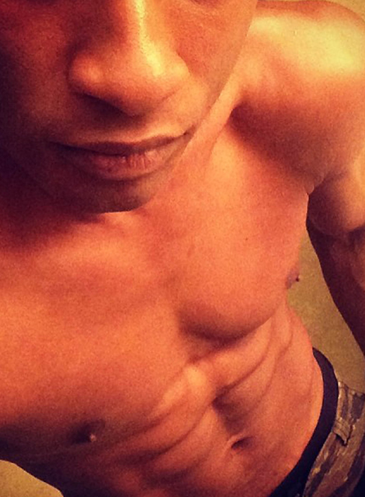 Usher visade sitt sexpack. Usher visade sitt sexpack.