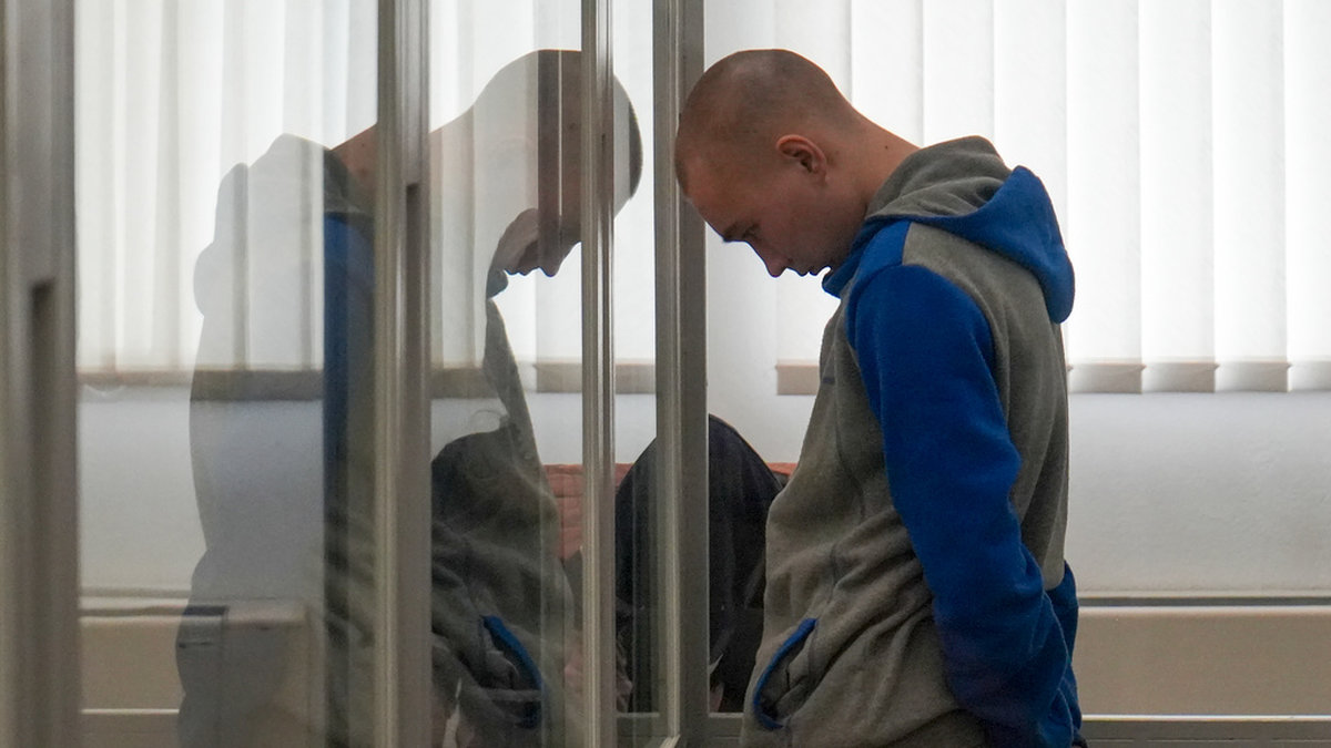 Den ryske soldaten Vadim Sjisjimarin i rätten i Kiev, i förra veckan.