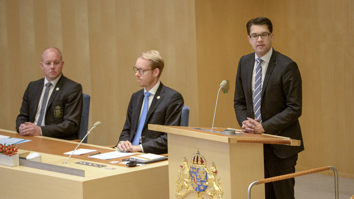 Åkesson i riksdagen. Längst till vänster: nya andre vice talmannen Björn Söder (SD).