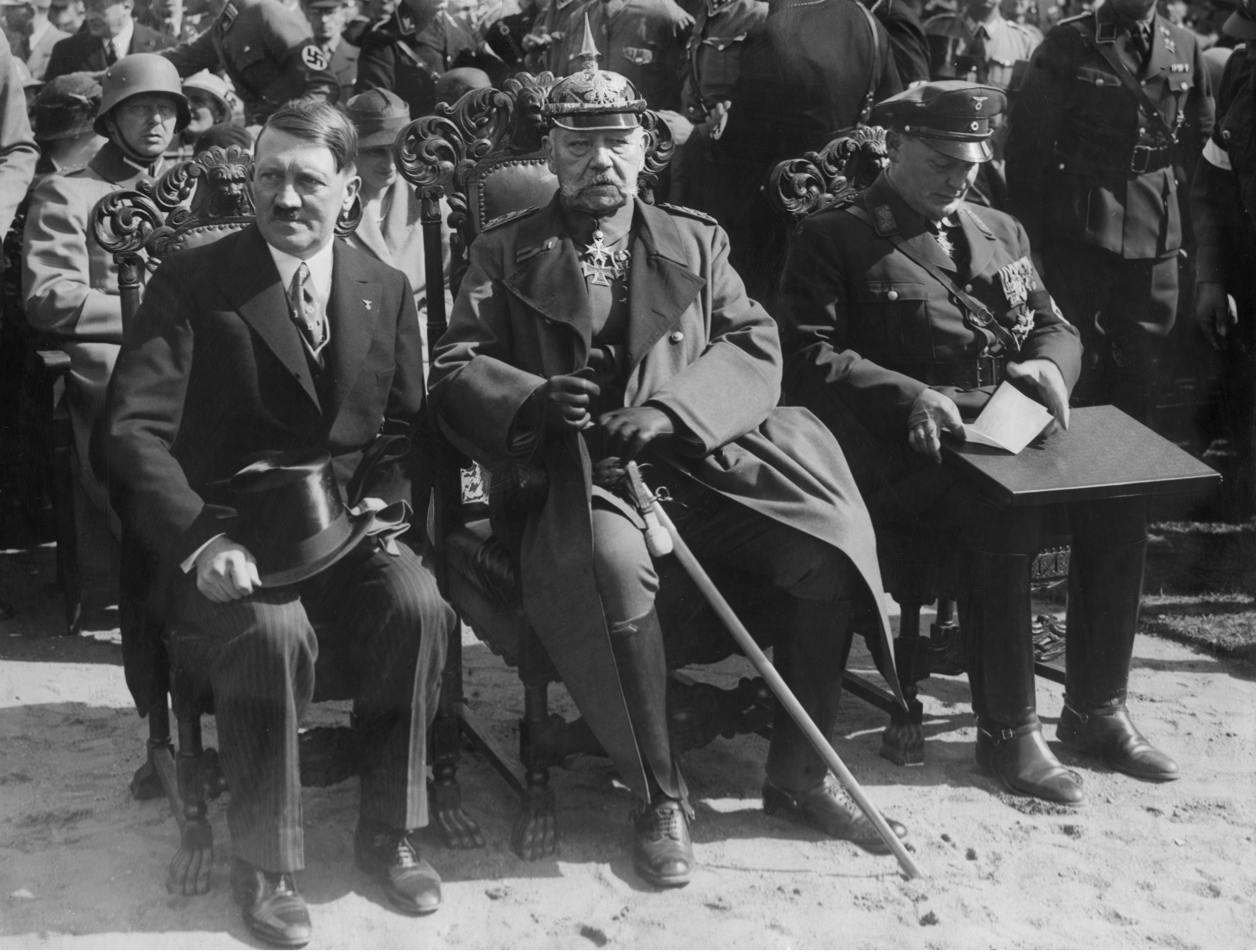 Adolf Hitler, Von Hindenburg och Herman Göring.