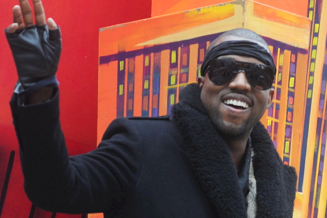 Kanye West glad trots buropen. Kanye West glad trots buropen.