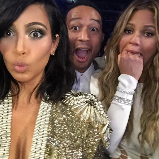 Kim Kardashian, John Legend och Chrissy Teigen på Grammygalan. Kim Kardashian, John Legend och Chrissy Teigen på Grammygalan.