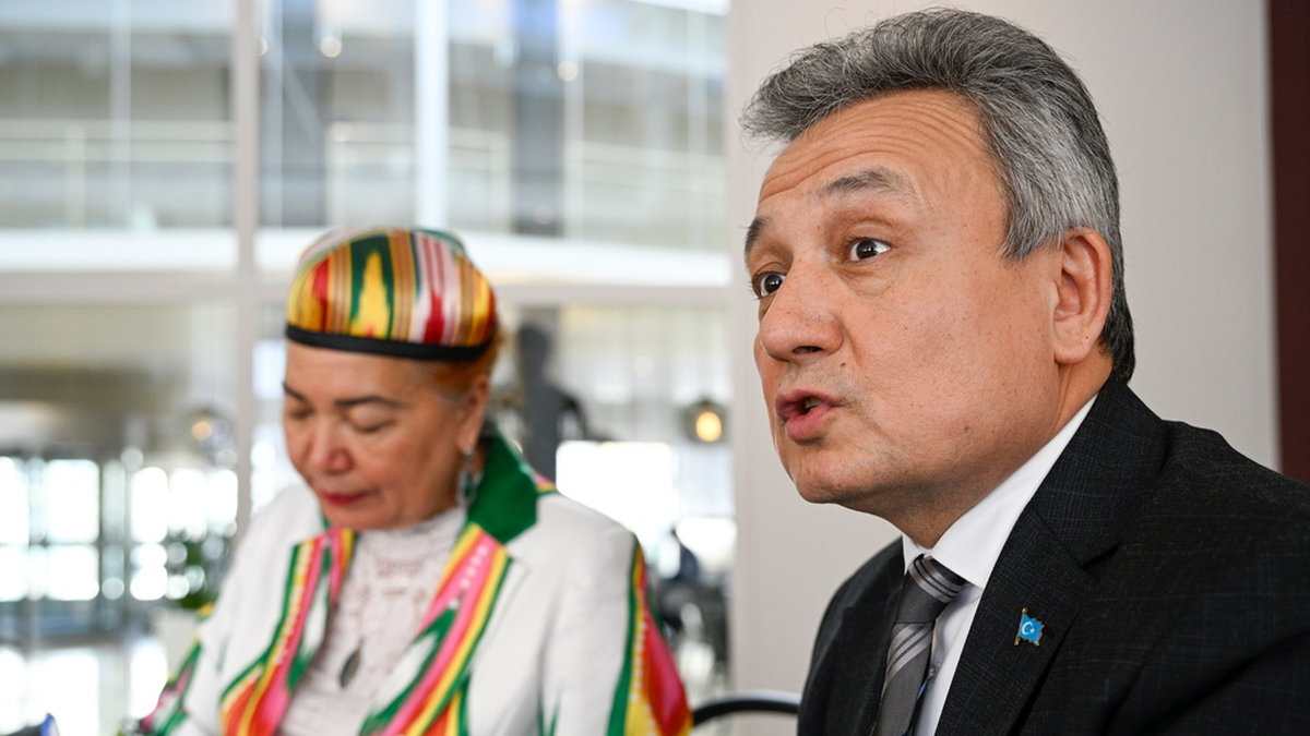Uiguriska världskongressens ordförande Dolkun Isa (till höger) var på besök i Stockholm och träffade andra exiluigurer som vill uppmärksamma förtrycket i Kina, som Bahtinor Abudureyimu (till vänster), ordförande i organisationen Svenska uigurunionen.