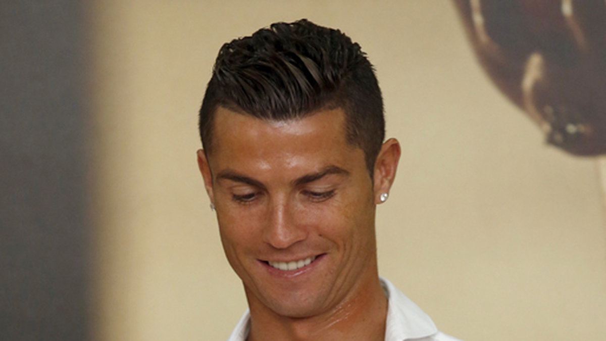 Cristiano Ronaldo testar sin egen parfym i Madrid. 
