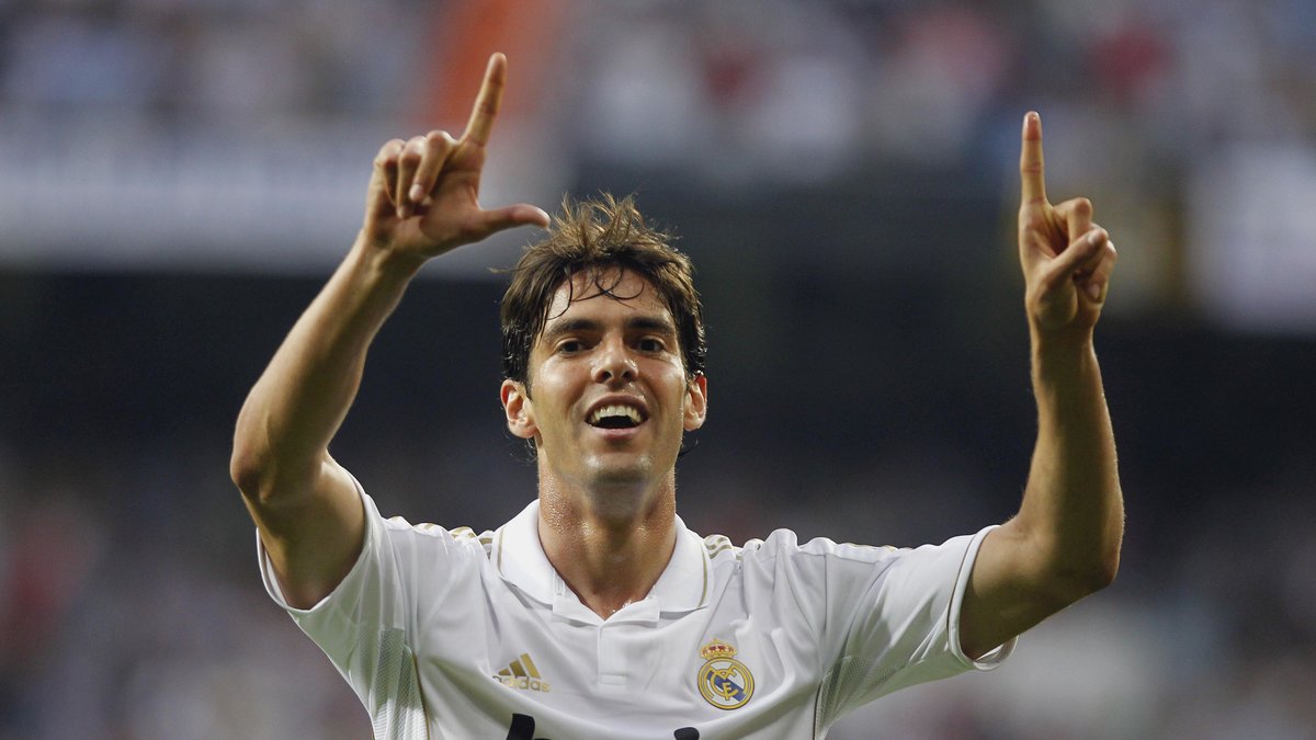 Milan fortsätter att drömma om Real Madrid-spelaren Kaká.