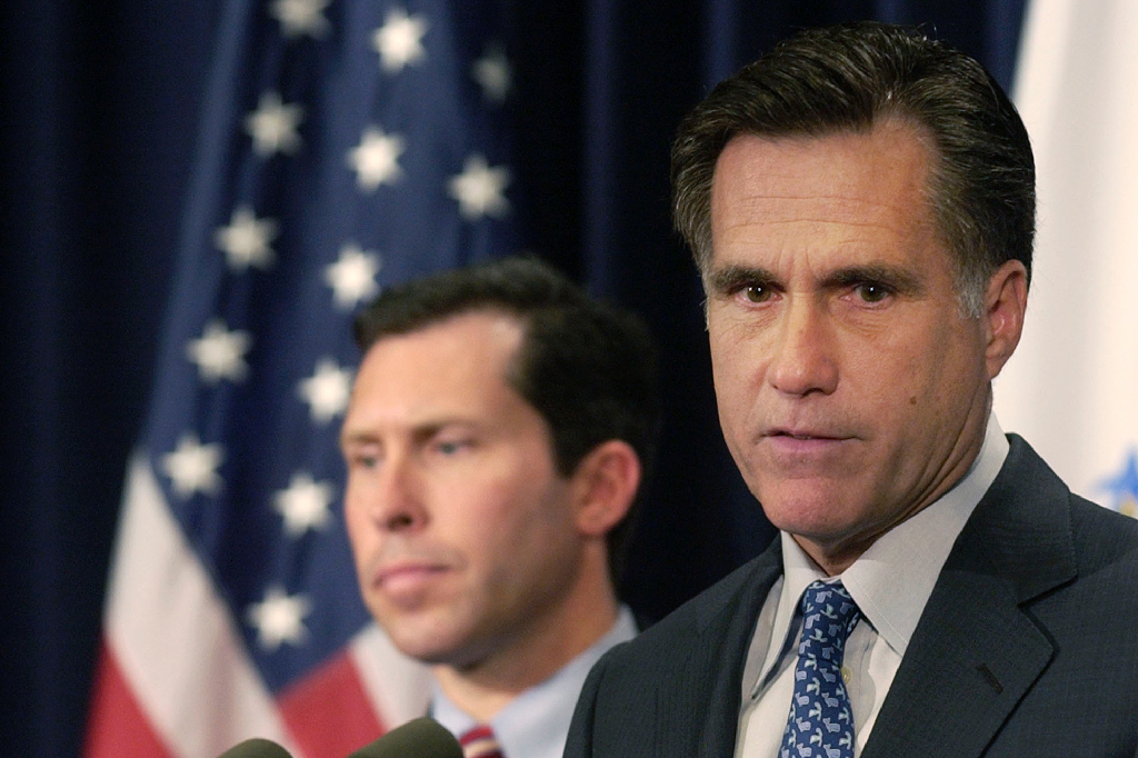 Republikanernas Mitt Romney hävdar att han ville att Richard Grenell skulle stanna.
