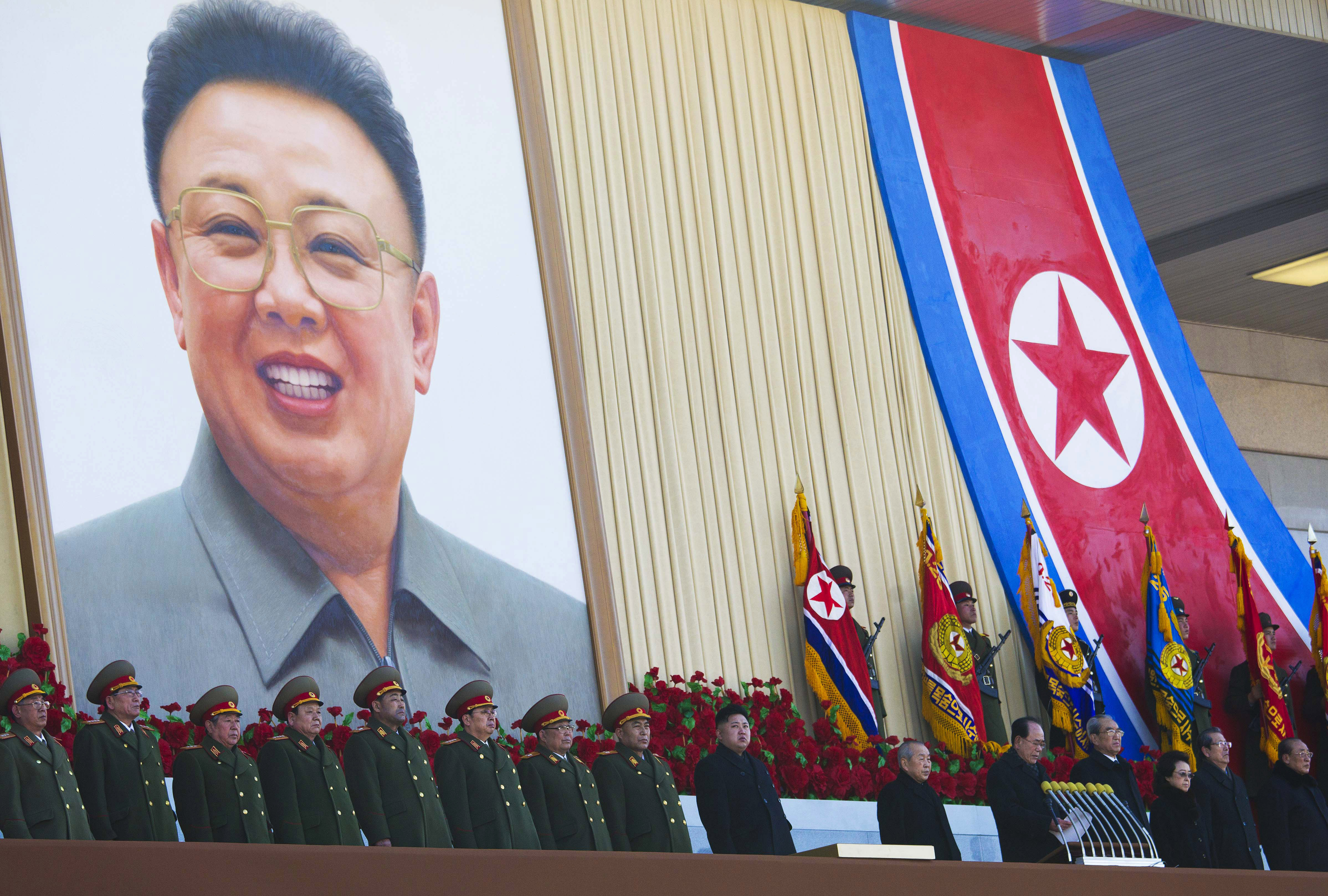 Kim Jong-Il lovade flera gånger att landet skulle avbryta sitt kärnvapenprogram.