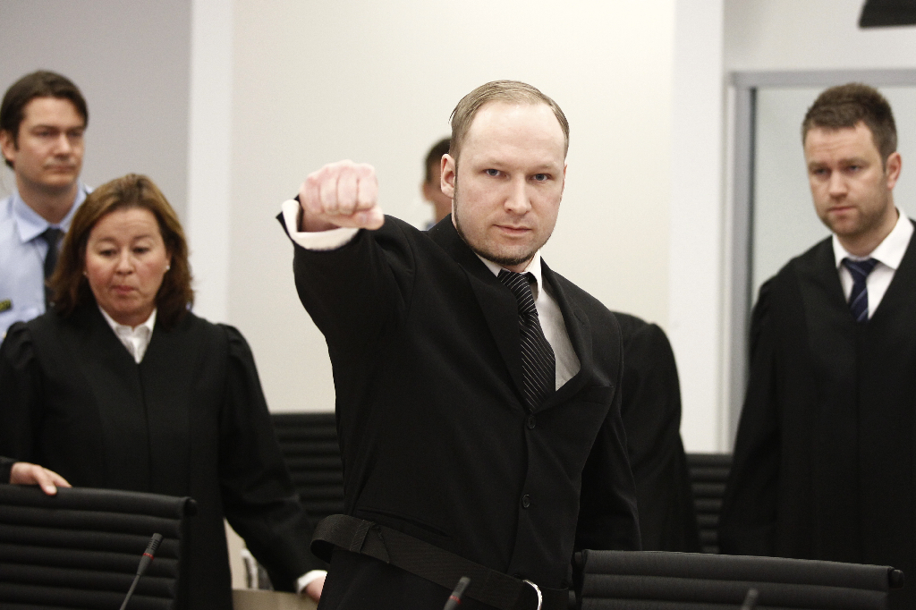 Breivik tänker inte upphöra med sin högerextrema hälsning. 