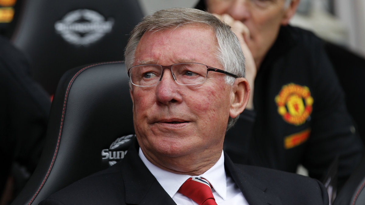 Sir Alex Ferguson oroas för att hans försvarare ska bli skadade.