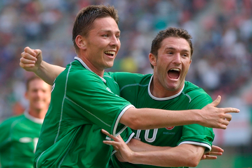 Robbie Keane (till höger) jublar med Matt Holland efter ett mål i VM 2002. Det var senaste gången Irland spelade i ett stort mästerskap.