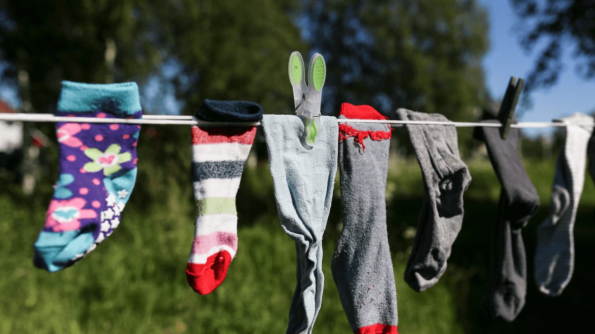 Många strumpor har försvunnit i tvättmaskinen.