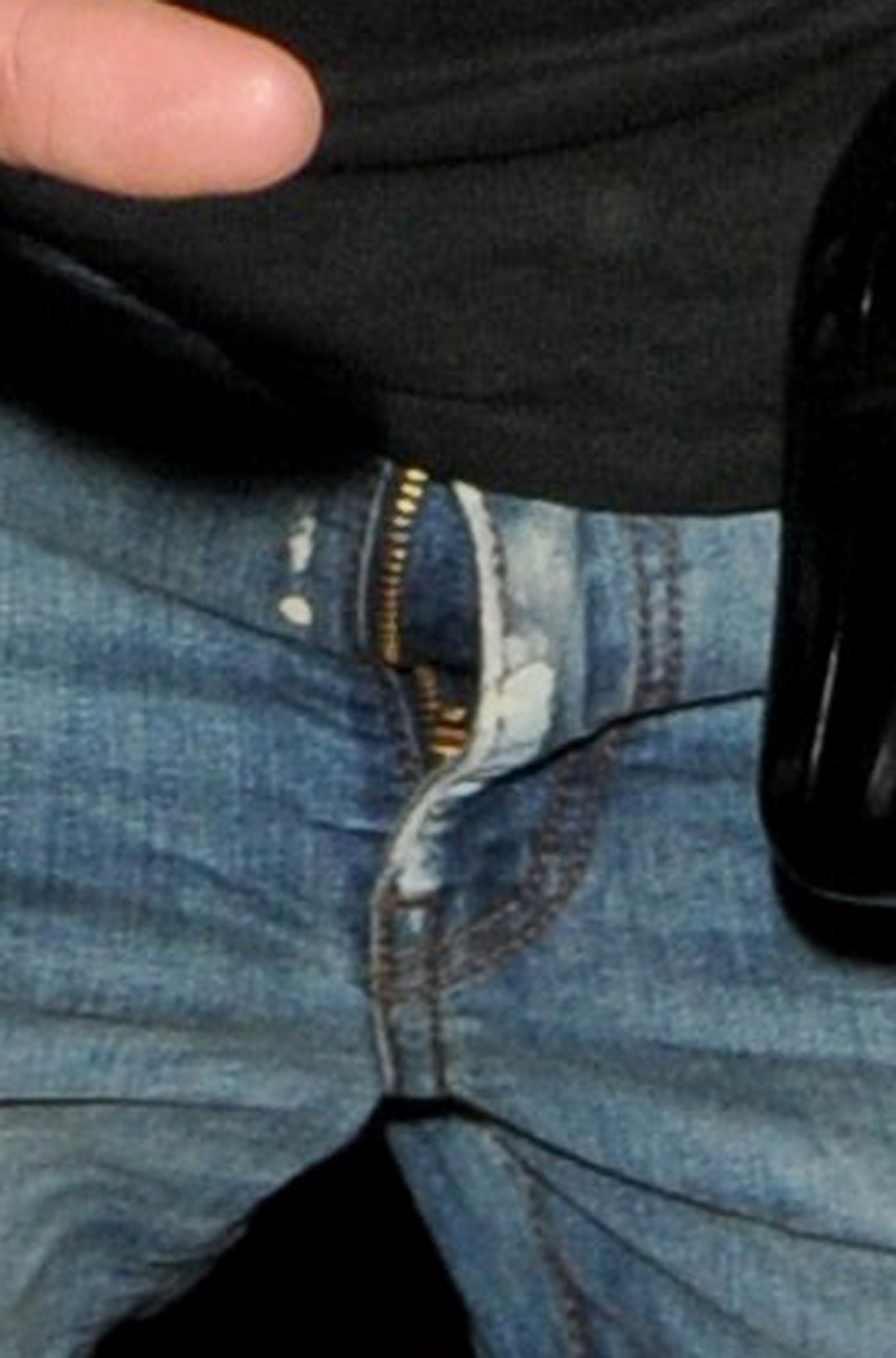 Kate Moss hade lämnat gylfen på sina jeans öppen.