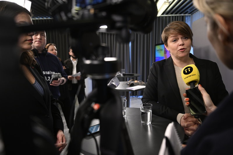 Katrin Stjernfeldt Jammeh (S), kommunstyrelsens ordförande i Malmö, inleder presskonferensen med att beskriva Eurovision som 'ett fredsprojekt'.